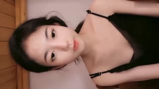 【粉嫩少女】清纯学妹酮体粉嫩诱人，粉穴一插就流水打飞机必射