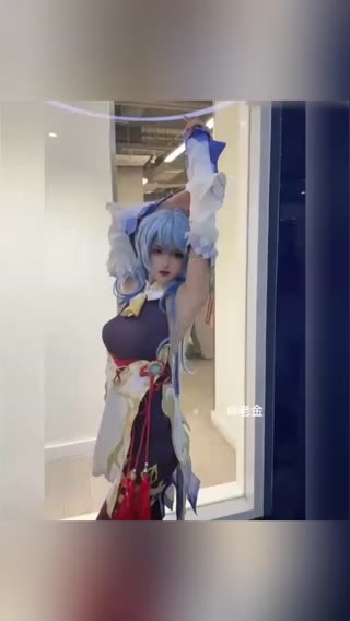 【抖音34W粉丝网红狐狸嶲蕙】真人版动漫美少女，操真人动漫角色COSER足交+内射1