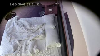 牛！罕见【酒店偷拍】女技师酒店开房接活，一晚上来了5个客人，快餐式直接开操，貌似挺受欢迎