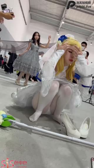 【KFC收藏级】洛丽塔COS美女白丝袜透明内极限角度超清裙底偷拍