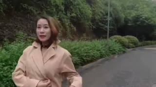 露出吃瓜﹣福州某森林公园