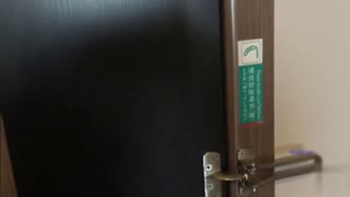 真实迷奸艺校毕业女生「小萌」入行做模特，酒店演绎家教李老师被猥锁家长水中加料圣例公光尽情玩弄