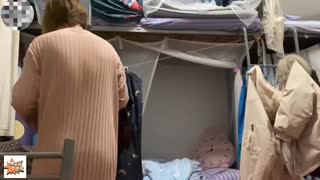 【超真实偷拍】医院宿舍强行推到护士女友，不行，拔出去，戴套！